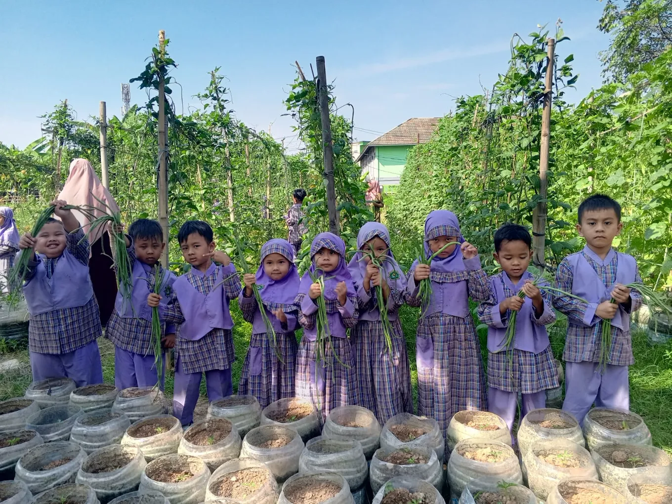 Kegiatan berkebun bersama